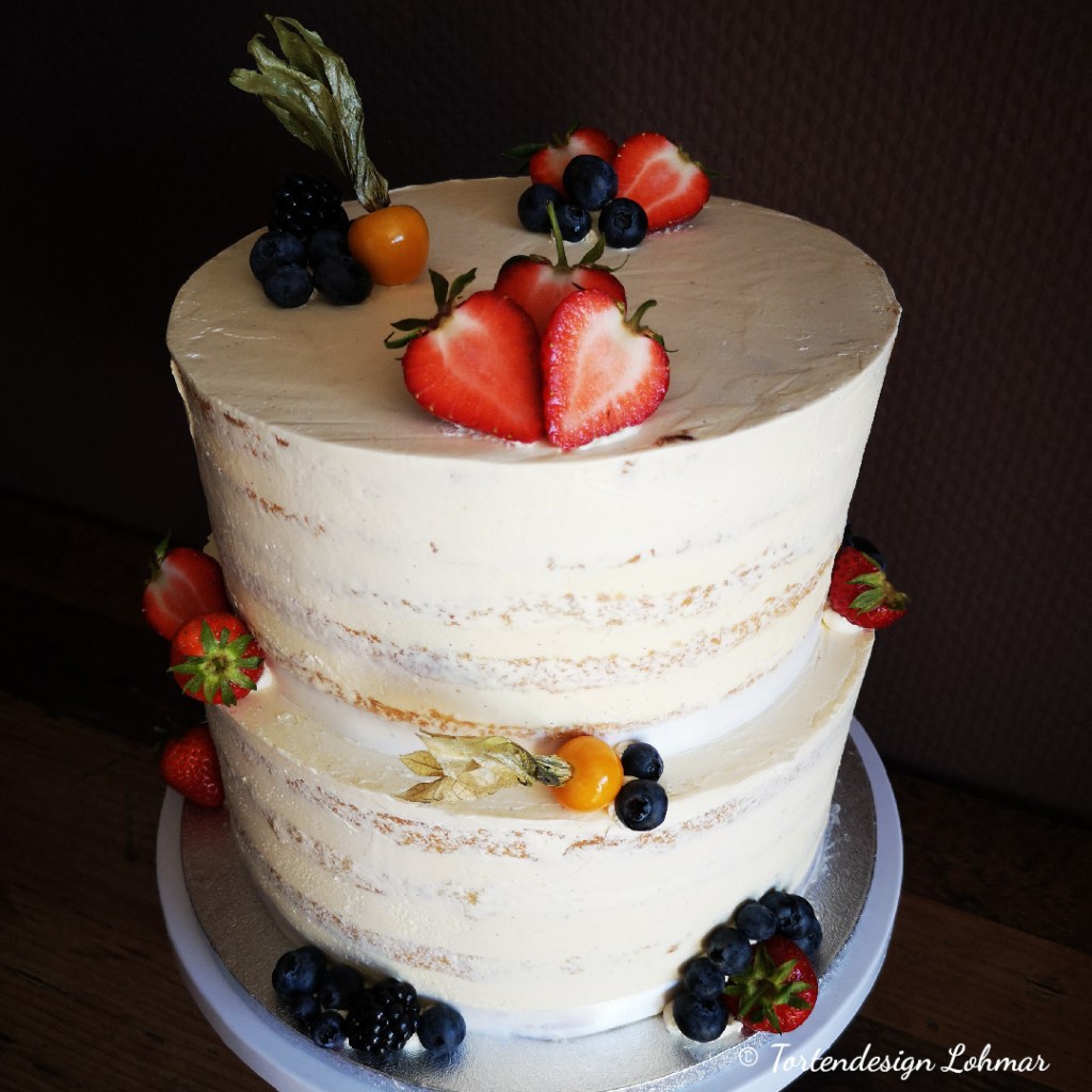 Tauftorte, Naked Cake, Torte mit frischen Früchten